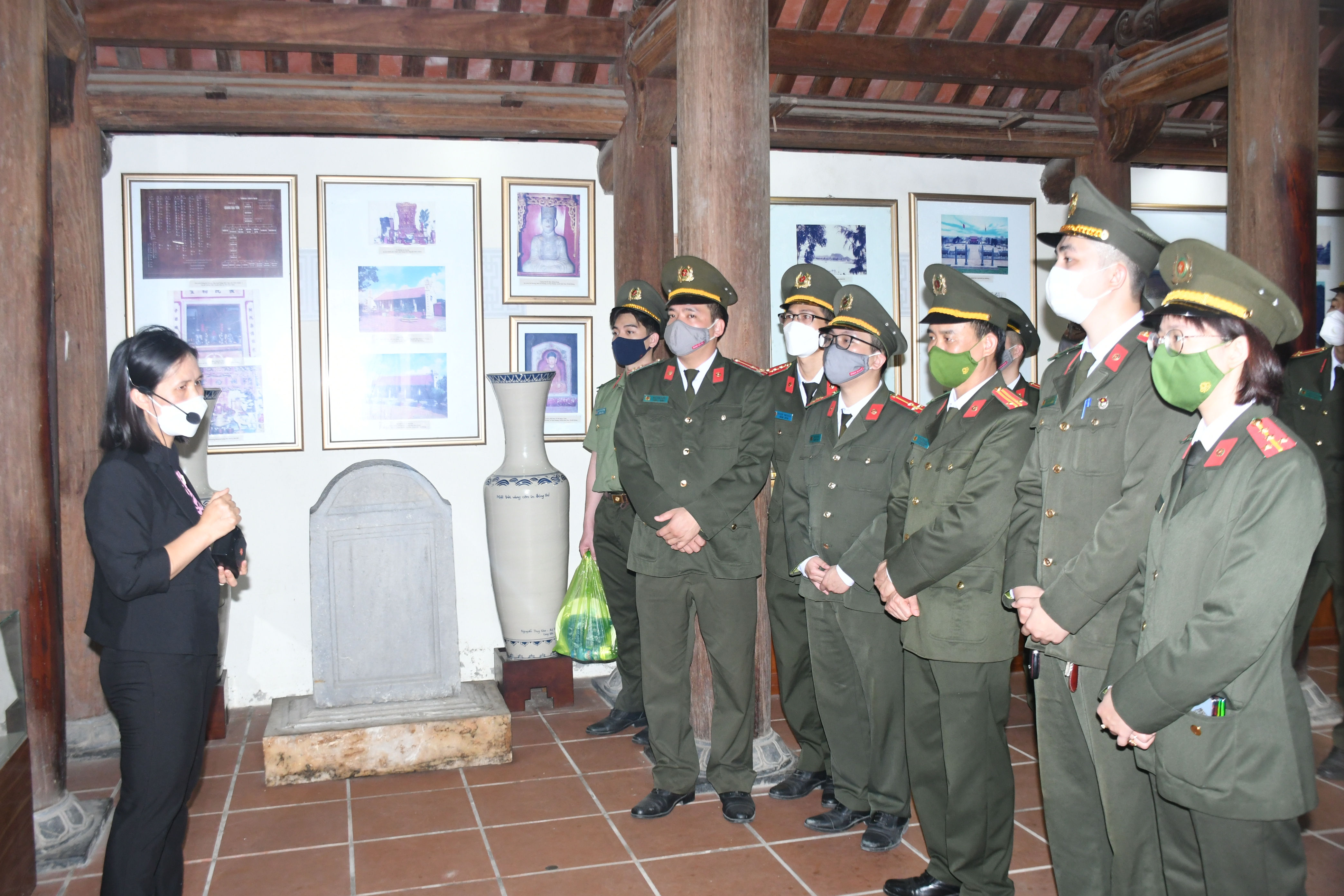 Tăng cường công tác giáo dục chính trị, tư tưởng